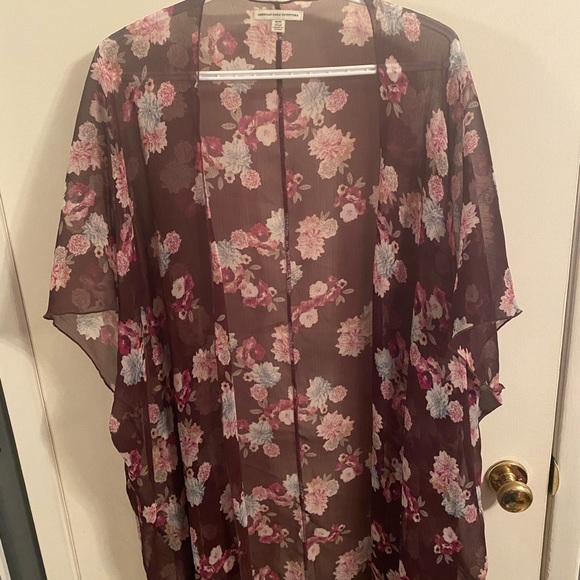 American Eagle floral kimono - Picture 2 of 2
